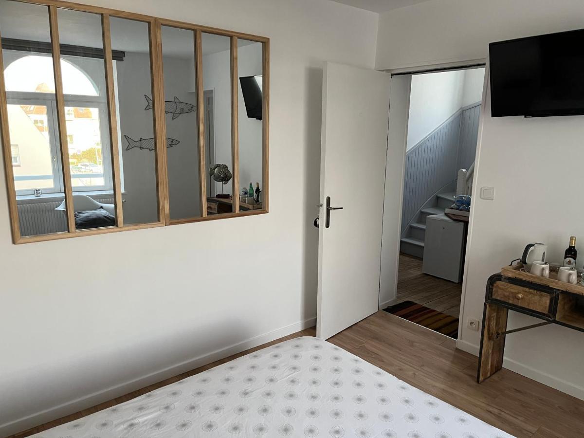 Tremail - La Au Pied De Votre Bed & Breakfast
